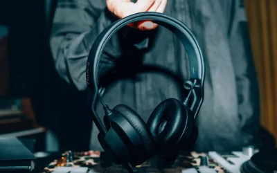 HDJ-F10 – ALPHATHETA'NIN YENİ AMİRAL GEMİSİ KABLOSUZ DJ KULAKLIĞI